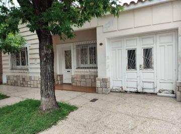 Casa · 166m² · 4 Ambientes · 1 Cochera · Casa en Venta, 3 Dorm. en Barrio Iturraspe