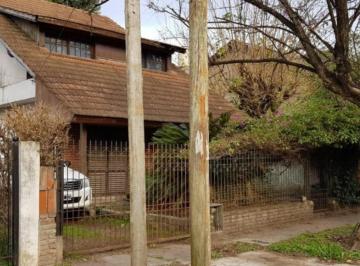 Casa · 207m² · 5 Ambientes · Casa en Venta - 4 Dorm. 2 Baños - 400 m² - Ituzaingo