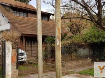Casa · 207m² · 5 Ambientes · Casa en Venta - 4 Dorm. 2 Baños - 400 m² - Ituzaingo