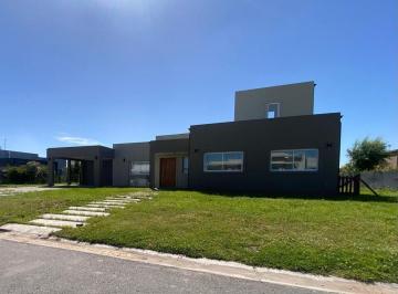 Casa · 175m² · 4 Ambientes · 2 Cocheras · Venta Casa 4 Ambientes Canning