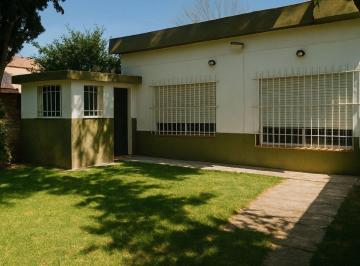 Casa · 80m² · 4 Ambientes · 1 Cochera · Venta Casa 4 Ambientes Jardin Cohera Boulogne