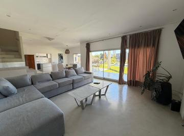 Casa · 450m² · 7 Ambientes · 2 Cocheras · Casa en Santa Clara, Benavidez