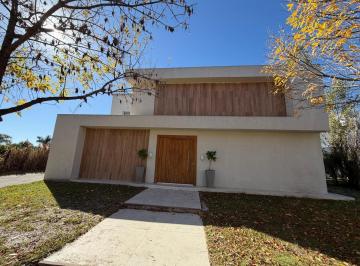 Casa · 450m² · 7 Ambientes · 2 Cocheras · Casa en Santa Clara, Benavidez