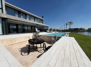 Casa · 600m² · 6 Ambientes · 4 Cocheras · Casa en Terralagos