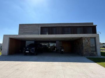 Casa · 600m² · 6 Ambientes · 4 Cocheras · Casa en Terralagos