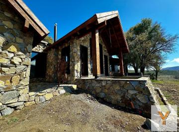 Casa · 230m² · 6 Ambientes · 3 Cocheras · Casa en Venta - 4 Dorm. 2 Baños - Cocheras - 2.450 m² - San Martín de Los Andes