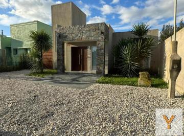 Casa · 101m² · 2 Ambientes · 1 Cochera · Casa en Venta - 1 Dormitorio 1 Baño - La Plata