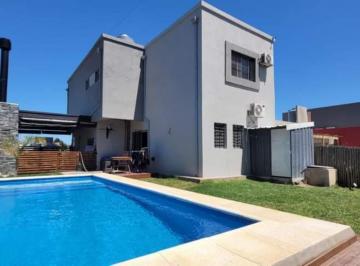 Casa · 180m² · 5 Ambientes · 2 Cocheras · Casa Moderna en Maschwitz: Tu Proximo Hogar Sin Expensas