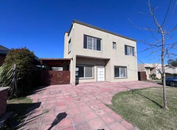 Casa · 150m² · 5 Ambientes · 2 Cocheras · Nuevo Ingreso: Espectacular Casa en Barrio San Ramiro, Pilar del Este