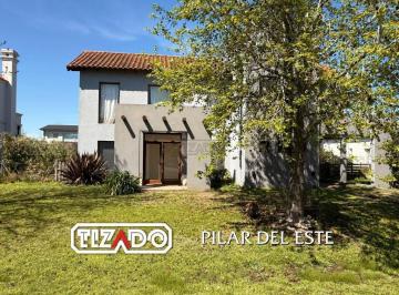 Casa · 174m² · 5 Ambientes · 1 Cochera · Casa en Venta en Los Jazmines Pilar del Este 4 Dorm. Apto Crédito