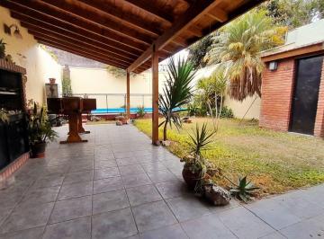 Casa · 143m² · 4 Ambientes · 1 Cochera · Florida - Vivienda con Local - Todo en P. Baja - 3 Amb con Jardín y Garaje Local Al Frente!