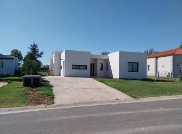 Casa · 130m² · 4 Ambientes · Casa de Diseño en Area 13 - Oportunidad en Obra (Entrega Dic 2026)