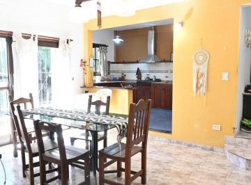 Casa · 135m² · 5 Ambientes · 2 Cocheras · Casa en Venta