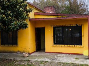 Casa · 48m² · 3 Ambientes · 1 Cochera · Casa 3 Ambiebtes y Terreno Moreno Barrio Parque