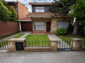 Casa · 172m² · 6 Ambientes · 1 Cochera · Casa en Block Sobre Lote Propio con Parque Alfar
