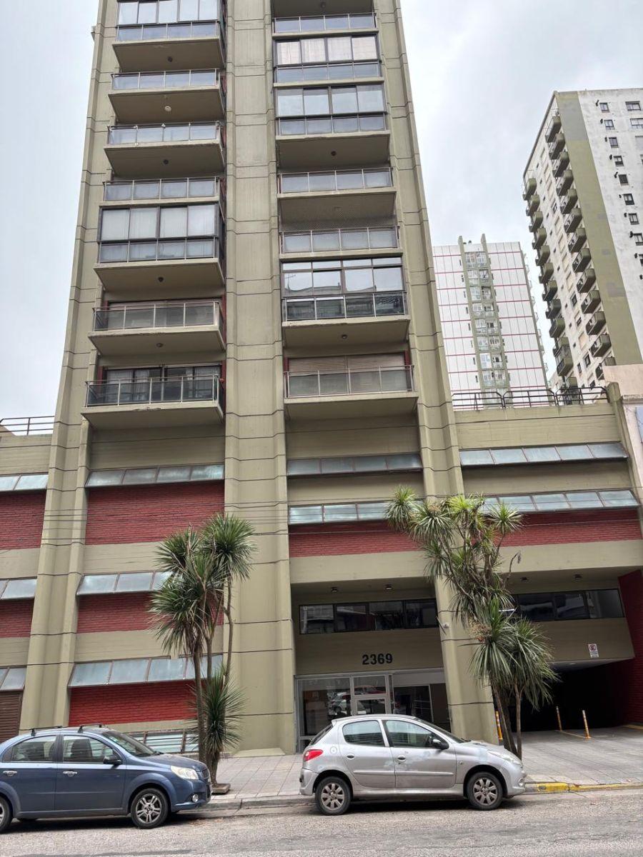 En venta. Departamento de un ambiente al lateral con vista abierta en el Edificio Jáchal