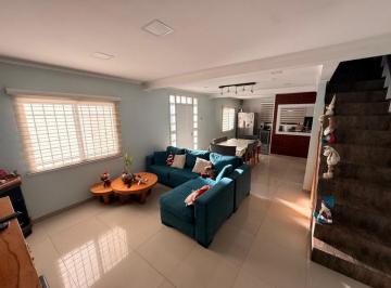PH · 183m² · 5 Ambientes · 1 Cochera · Casa en Venta en Ezeiza Apta Crédito con Piscina