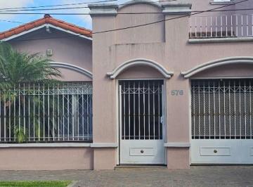 Casa · 150m² · 5 Ambientes · 1 Cochera · Excelente Casa