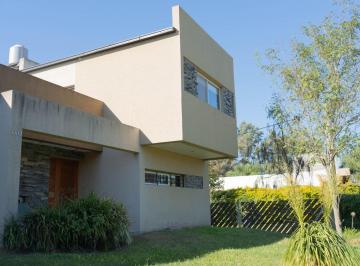 Casa · 180m² · 6 Ambientes · 2 Cocheras · Hermosa Casa en Lomas de San José