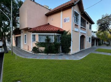 Casa · 247m² · 8 Ambientes · 2 Cocheras · Casa en Mendoza