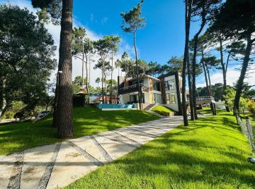 Casa · 280m² · 5 Ambientes · Casa en Venta - 3 Dorm. 3 Baños - Pinamar