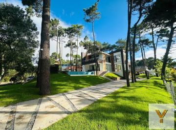 Casa · 280m² · 5 Ambientes · Casa en Venta - 3 Dorm. 3 Baños - Pinamar
