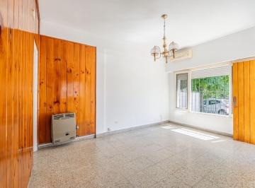 Casa · 70m² · 3 Ambientes · 1 Cochera · Oportunidad! Casa Tipo PH 3 Amb. + Galería Cubierta