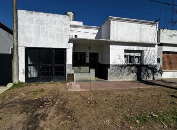 Casa · 170m² · 3 Ambientes · 2 Cocheras · Casa en Venta - 2 Dorm. 1 Baño - 633,91 m² - Saladillo