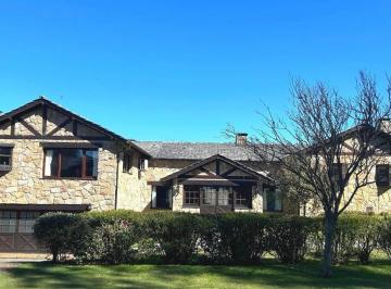 Casa · 578m² · 8 Ambientes · 4 Cocheras · Casa en Marayui Country Club