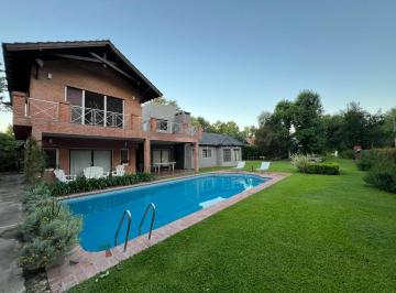 Casa · 252m² · 5 Ambientes · 4 Cocheras · Casa en Venta - 4 Dorm. 3 Baños - Cochera - Los Cardales