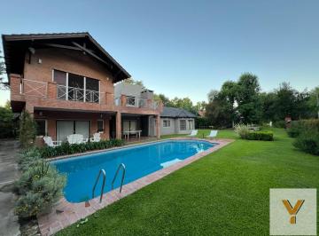 Casa · 252m² · 5 Ambientes · 4 Cocheras · Casa en Venta - 4 Dorm. 3 Baños - Cochera - Los Cardales