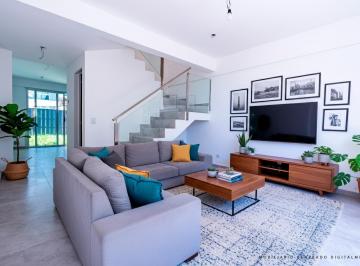 Casa · 85m² · 4 Ambientes · 1 Cochera · Venta Duplex Ituzaingo Casa PH