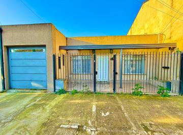 Casa · 132m² · 3 Ambientes · 1 Cochera · Casa Venta Casa Parque Leloir Ituzaingó 3 Ambientes Excelente Ubicación