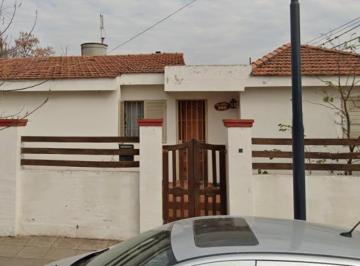 Casa · 189m² · 4 Ambientes · Casa en Venta - 3 Dorm. 2 Baños - Los Robles
