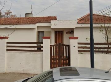Casa · 189m² · 4 Ambientes · Casa en Venta - 3 Dorm. 2 Baños - Los Robles