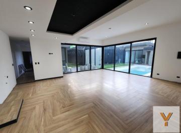 Casa · 200m² · 4 Ambientes · Casa en Venta - 3 Dorm. 4 Baños - Almirante Brown