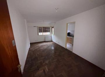 Departamento · 43m² · 3 Ambientes · Nva Cba, 1 Dorm, Cocina/sep, 3er Piso a La Calle!