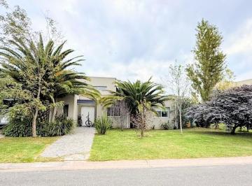 70987.jpg · Venta Casa 4 Ambientes, San Sebastián Área 10