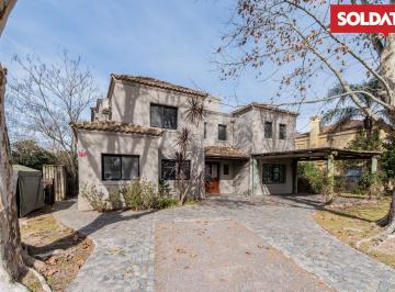 Casa · 236m² · 5 Ambientes · 2 Cocheras · Casa en Venta, Ayres de Pilar, 4 Cuartos, Family, Escritorio y Dependencia. Piscina.