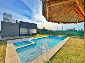 Casa · 152m² · 4 Ambientes · 2 Cocheras · Venta - Casa 2 Dorm. Roldan