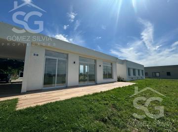 Casa · 225m² · 5 Ambientes · 1 Cochera · Casa en Venta 5 Ambientes Comarcas de Lujan