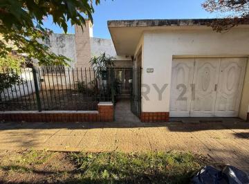 Casa · 92m² · 3 Ambientes · 1 Cochera · Venta de Casa a Reciclar