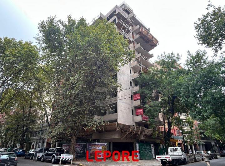 Departamento de 3 Ambientes con Balcón Al Frente, Muy Luminoso y con Excelente D