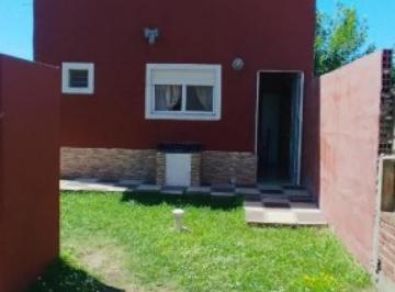 Casa · 100m² · 5 Ambientes · Casa en Venta - 3 Dorm. 2 Baños - 300 m² - Santa Clara del Mar