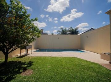Casa · 380m² · 6 Ambientes · 3 Cocheras · Alquiler Casa con Parque y Pileta Haedo Norte