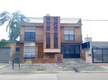 Casa · 446m² · 6 Ambientes · 1 Cochera · Se Vende Casa 4 Dorm. + Dpto 1 Dorm. Pileta, Patio, Terraza.