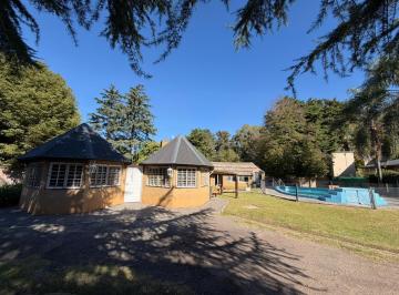 Casa · 200m² · 3 Ambientes · 4 Cocheras · Casa Quinta en Venta con Pileta en Lujan Hosteria Norte
