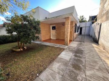 Casa · 144m² · 3 Ambientes · 4 Cocheras · Venta Casa Muñiz