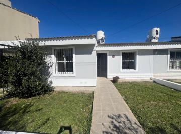 Casa · 62m² · 3 Ambientes · 1 Cochera · Venta de Casa 2 Dorm. Mutual Docente Cordoba
