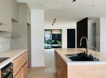 Casa · 175m² · 4 Ambientes · 2 Cocheras · Casa Chalet en Venta en Martínez, San Isidro, G. B. a. Zona Norte